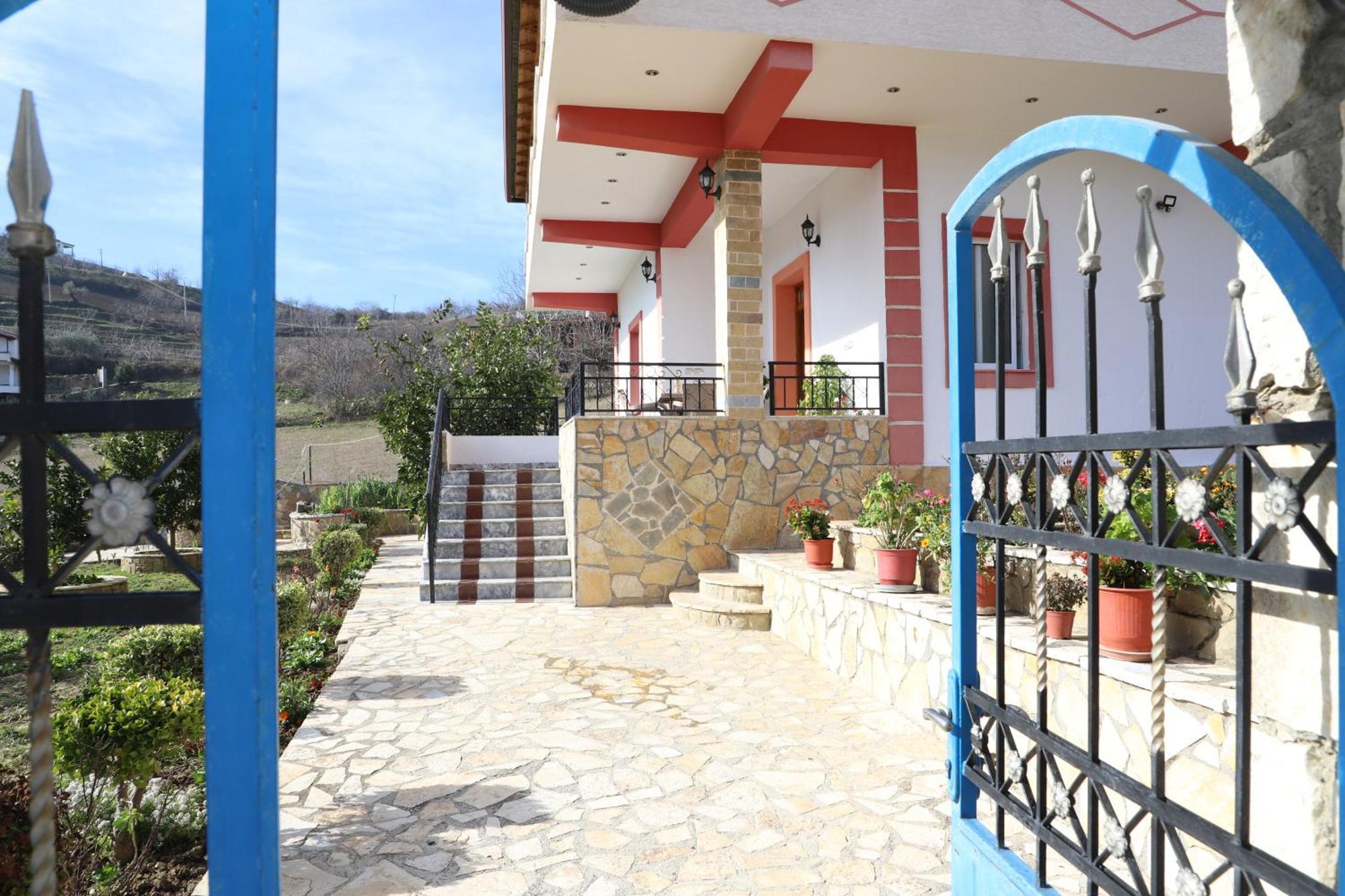 Villa Xherimeja Family Oasis Berat Phòng bức ảnh